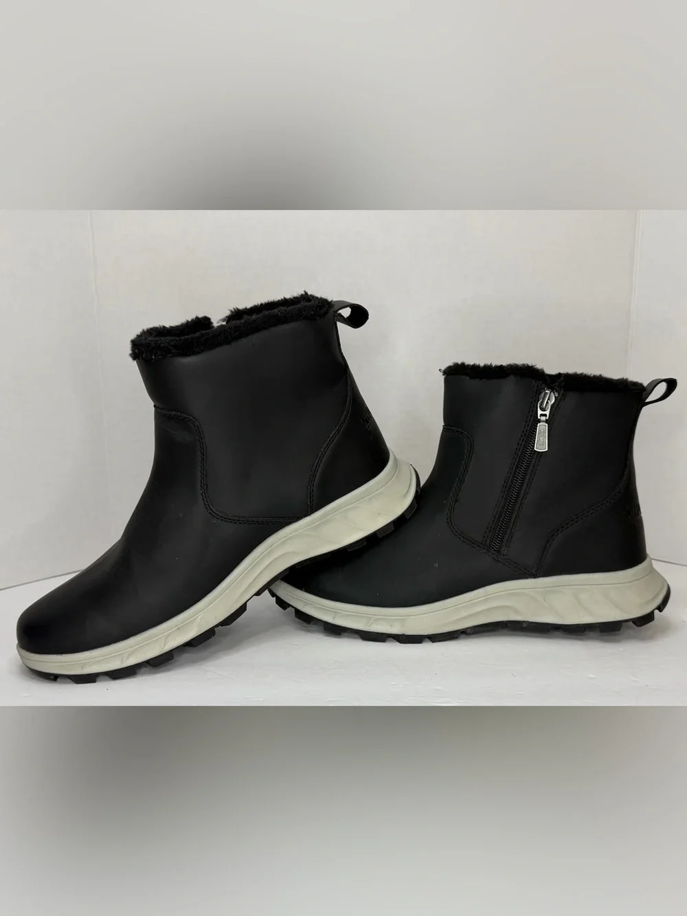 Khombu Black Faux Fur Lined Weather Ankle Boots Zip Size 9 NWT